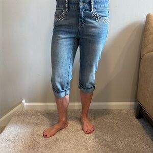 Stylish Denim Capri Jeans
